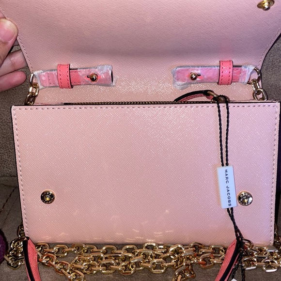 Marc Jacobs Wallet on chain crossbody. - Picture 5 of 7